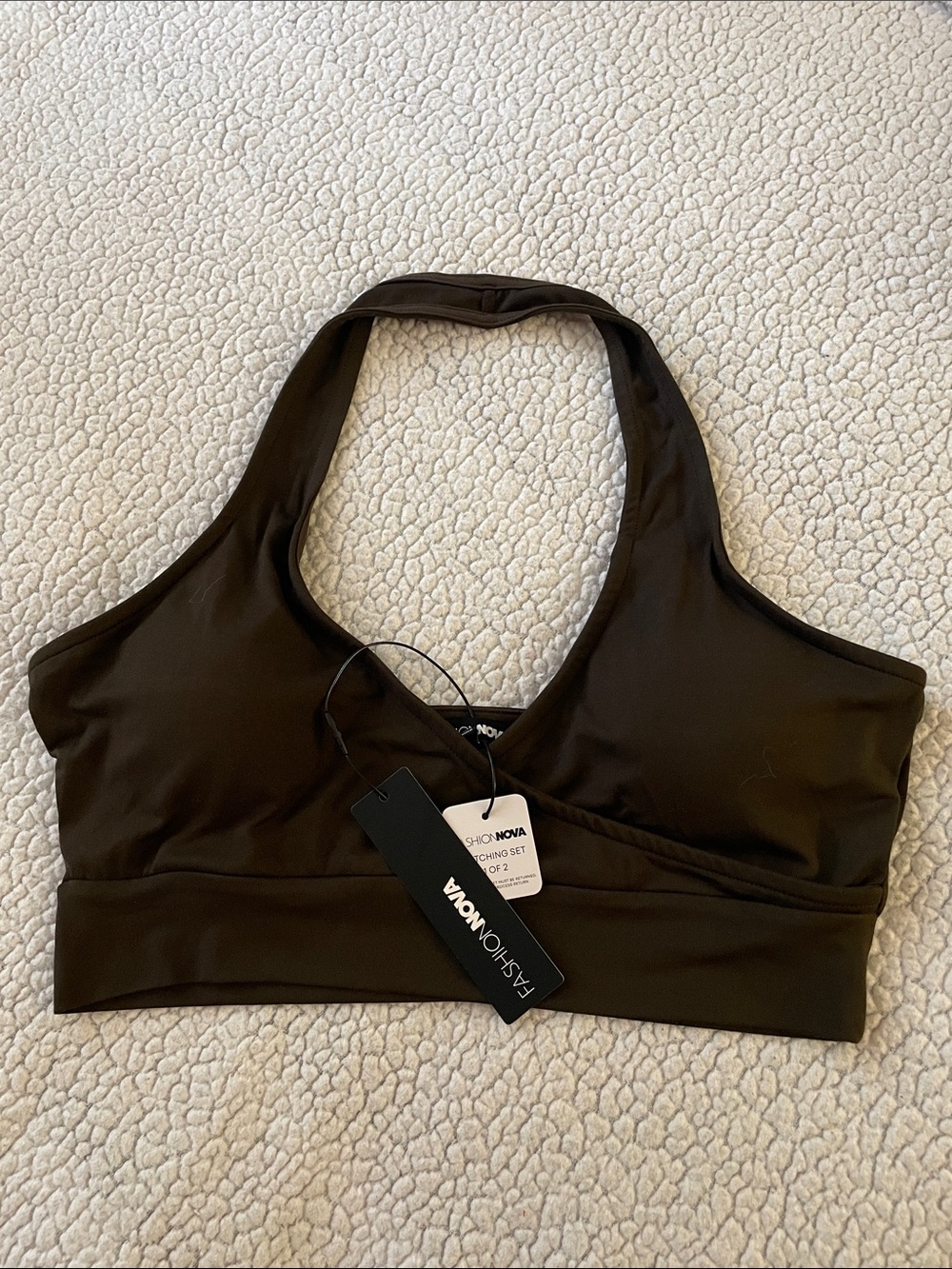 Fashion Nova Black Halter-Style Sports Bra